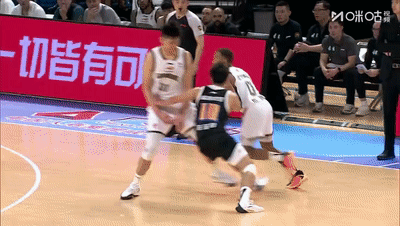 尴尬!打个NFL球队都费劲 辽宁赢球全靠外援,郭士强爱将成拖油瓶